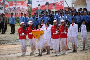 Anggota Paskibraka Morowali Utara jatuh karena tertusuk paku saat bertugas
