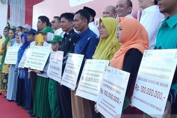 BUMN Hadir Untuk Negeri serahkan bantuan bina lingkungan