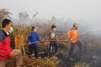 Relawan PKS Kalteng ikut padamkan kebakaran lahan