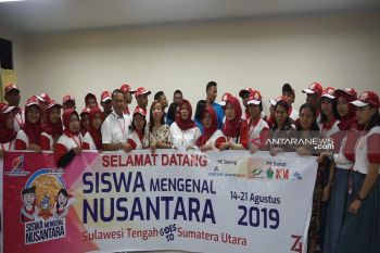 Peserta SMN asal Sulteng kunjungi SMA Unggul Del