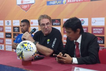 Pelatih Persib  bela Bojan Malisic