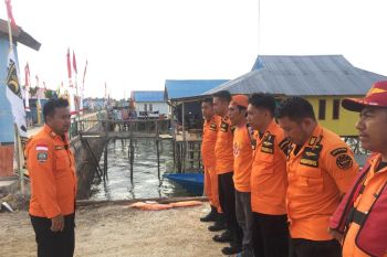 Basarnas lanjutkan pencarian korban hilang kapal terbakar