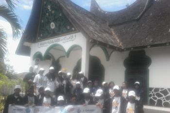 Peserta SMN asal Jateng mengunjungi Makam Pahlawan Imam Bonjol