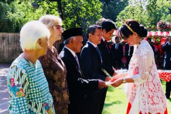 HUT RI di Warsawa  beri penghargaan untuk warga Polandia
