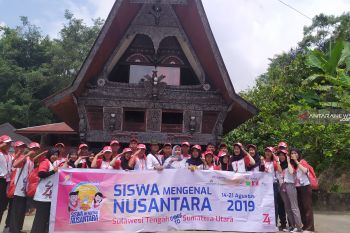 Peserta SMN asal Sulawesi Tengah kunjungi  Danau Toba