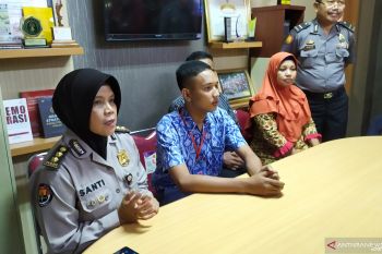 Polda Jabar berikan penghargaan pelajar bantu selamatkan polisi Cianjur