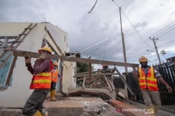 Gubernur: Konstruksi bangunan di Palu harus tahan gempa