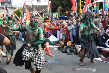Teaterikal Bahurekso meriahkan HUT ke-74 RI di Batang
