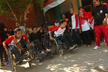 Lomba balap kursi roda
