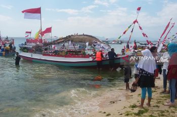Lomba perahu hias di Kota Kupang
