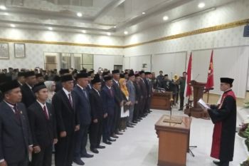 45 Anggota DPRD Agam dilantik