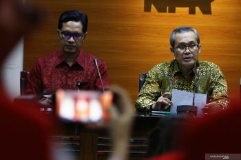 Usai ditetapkan tersangka, seorang jaksa masih dicari KPK