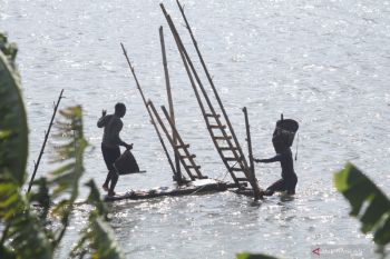 Tambang pasir Sungai Brantas