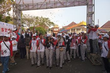 Staf ahli Bupati lepas jalan sehat BUMN Lampung