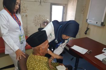 KAI Daop Madiun beri pengobatan gratis dengan "Rail Clinic"