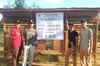 Mahasiswa Polbangtan YoMa bikin kandang di wilayah perbatasan