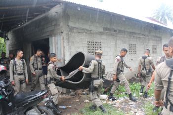 Sabung Ayam resahkan warga Padang, Satpol PP sita arena pertandingan