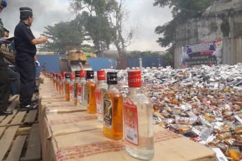 Bea Cukai musnahkan jutaan barang ilegal yang disita