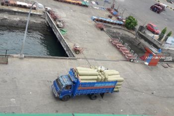 Penyelundupan pakaian bekas dan produk tekstil dari Malaysia masih marak