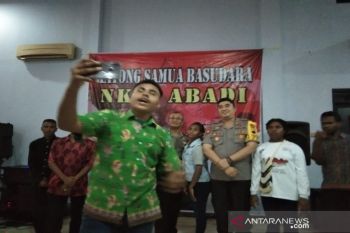 Polisi beri motivasi warga Papua di Pekalongan