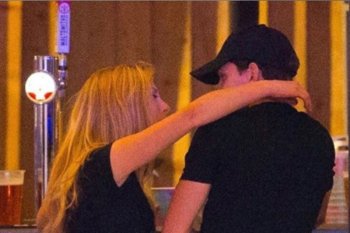 Tom Holland pemeran Spider-man ketahuan gandeng cewek pirang