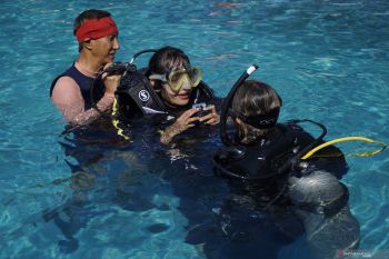 Penyandang disabilitas berbagi pengalaman menyelam di Laut Malaka Lombok