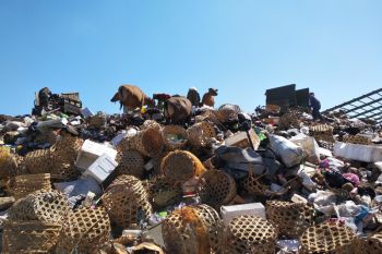 Kelola sampah di daerah wisata ala Gili Eco Trust