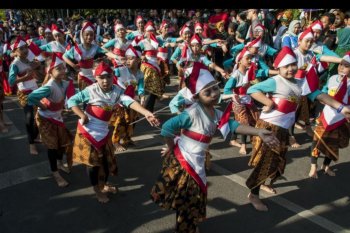 Pementasan tari kolosal Kembang Tanjung