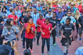 Ribuan warga aksi solidaritas #SurabayaPapuaBersaudara