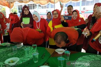 BKKBN Sumsel gelar lomba santap pempek