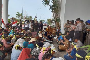 Warga Tirtomulyo Tanjungpinang tuntut pemasangan listrik
