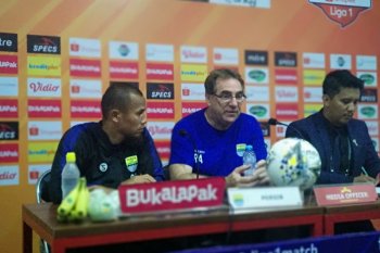 Pelatih Robert Alberts berang karena Persib cuma imbang lawan Badak Lampung