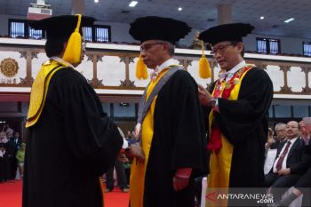UNS kukuhkan Ketua DK OJK Wimboh Santoso guru besar manajemen risiko
