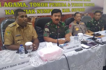 Panglima TNI berdialog dengan masyarakat Papua di Biak