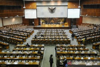 Ketua DPR bacakan surat Presiden  pemindahan ibu kota negara ke Kaltim