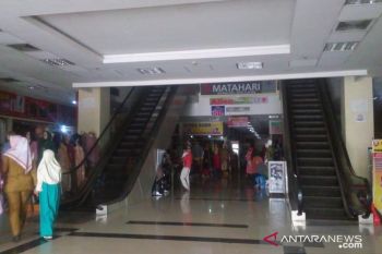 Pedagang SPR Plaza Padang mengeluh karena listrik diputus