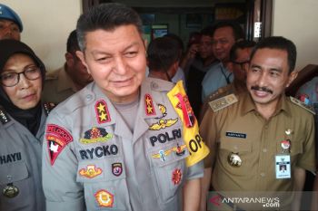 Kapolda bantah polisi melumpuhkan dengan senjata api