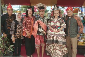 Kain kulit kayu dari Lore jadi pusat perhatian Festival Danau Poso
