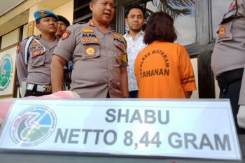 Polisi   tangkap wanita paruh baya edarkan sabu-sabu