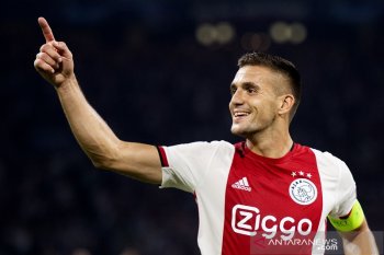 Ajax ke fase grup Champions setelah gilas APOEL 2-0