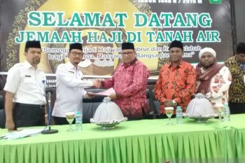 Jamaah haji kloter 15 asal Papua tiba di Makassar