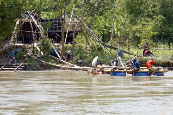 Akibat penambangan pasir, kerusakan Sungai Brantas makin mengkhawatirkan