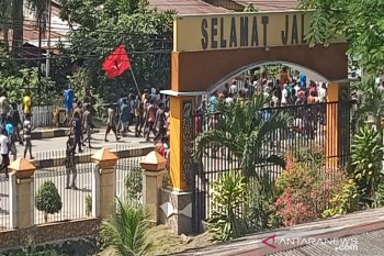 Pusat perbelanjaan dan perkantoran di Abepura memilih tutup