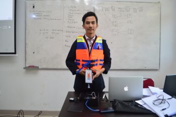 Jaket pelampung buatan mahasiswa ITTP terhubung dengan GPS