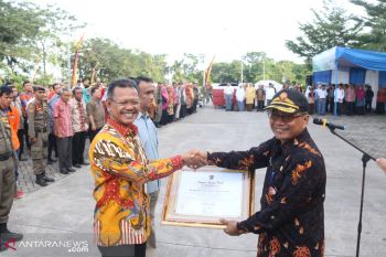 PLN Sumbar bantu DLH Padang empat kontainer sampah, wujud kepedulian