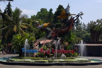 Telaah - Taman Kyai Langgeng, 32 tahun merangkai taman bunga