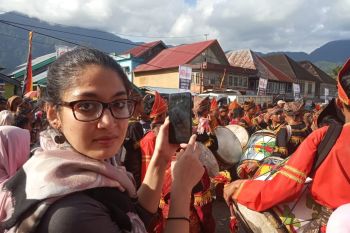 Mahasiswi Amerika Serikat kagumi keindahan alam Sumbar