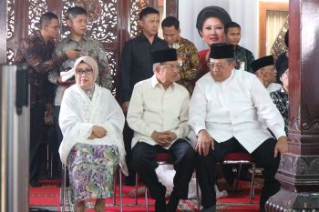 Wapres Jusuf Kalla melayat ibunda SBY di Puri Cikeas