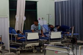 Sejumlah karyawan pusing, mual dan muntah usai menyantap makanan yang disediakan perusahaan