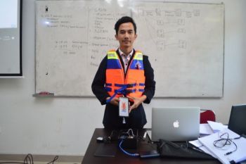 Jaket pelampung buatan mahasiswa ITTP dapat terhubung dengan GPS